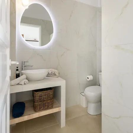 بيت للعطل Walk To - 1br House - Peppermint Piperi